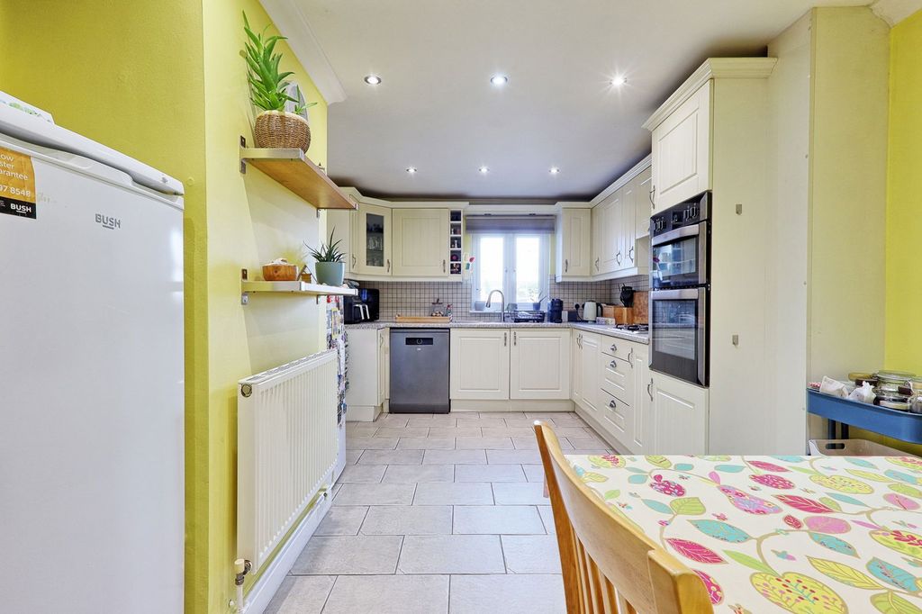 Property photo 2 of 39