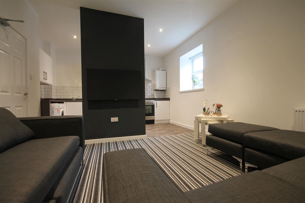 Property photo 1 of 9 1.Jpg