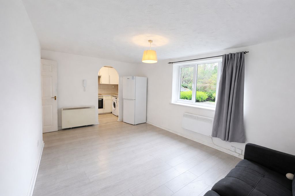 Property photo 3 of 6