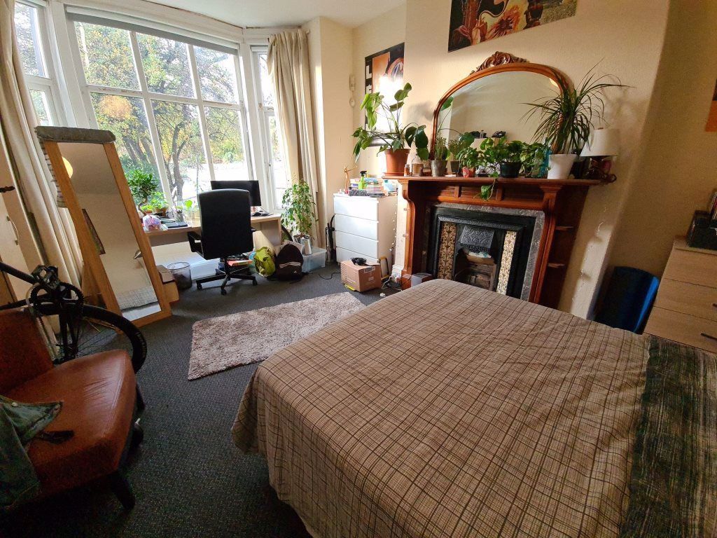 Property photo 3 of 25 A Bright And Welcoming Living Room With Large Wind...