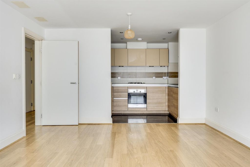 Property photo 2 of 15 Img (7).Jpg