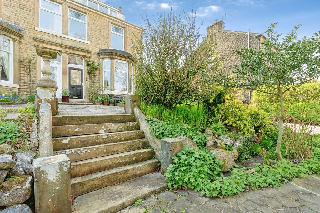 Property photo 2 of 40 External