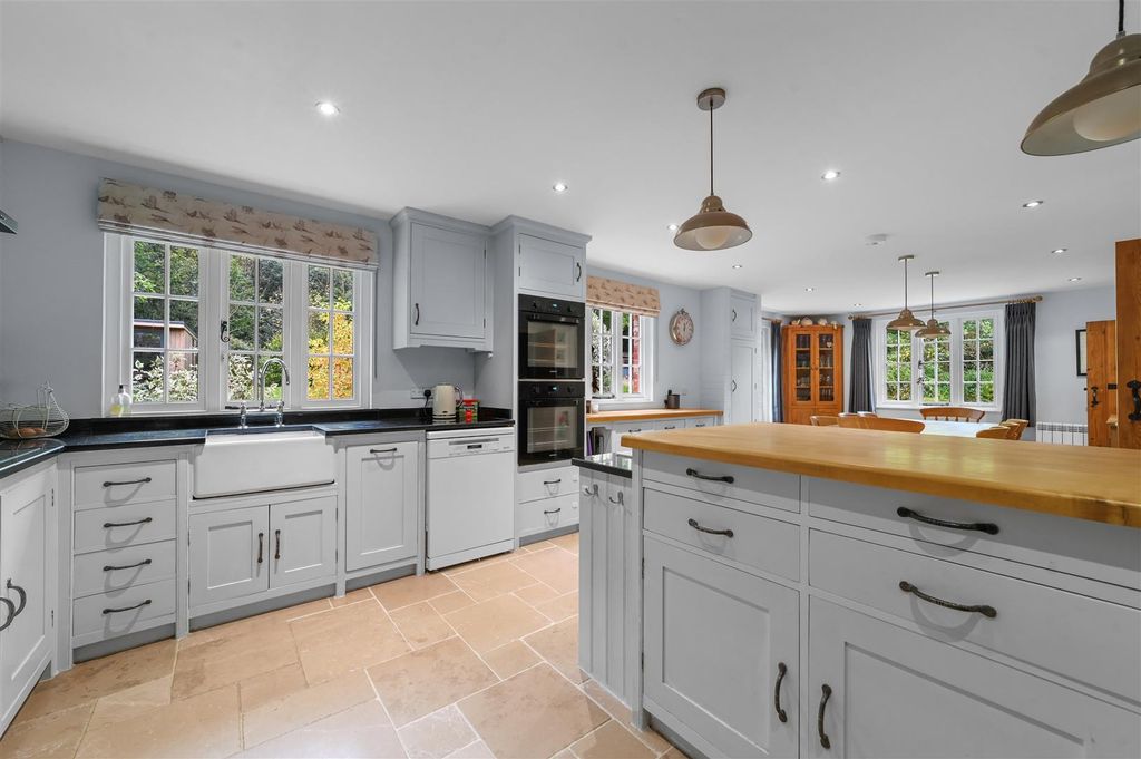 Property photo 2 of 25 Kitchen