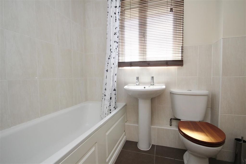 Property photo 3 of 6 Bathroom