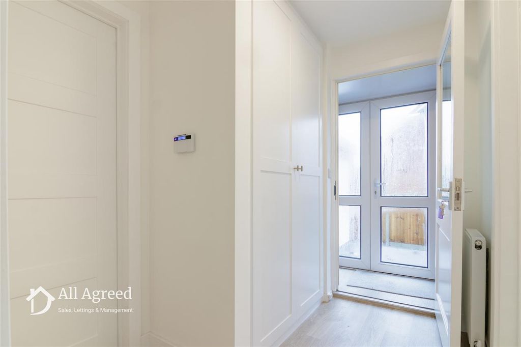 Property photo 2 of 13 Entrance Hall