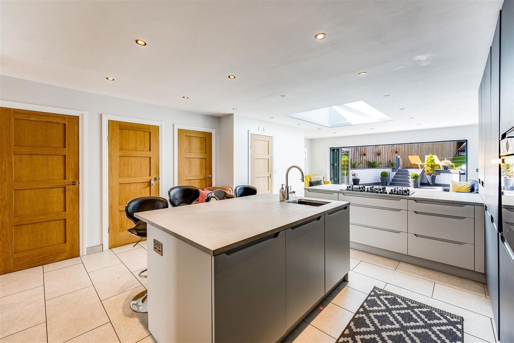 Property photo 3 of 33 42 Hillside Avenue, Kettering (18 Of 33).Jpg