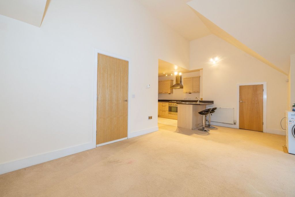 Property photo 3 of 12 Picture 3