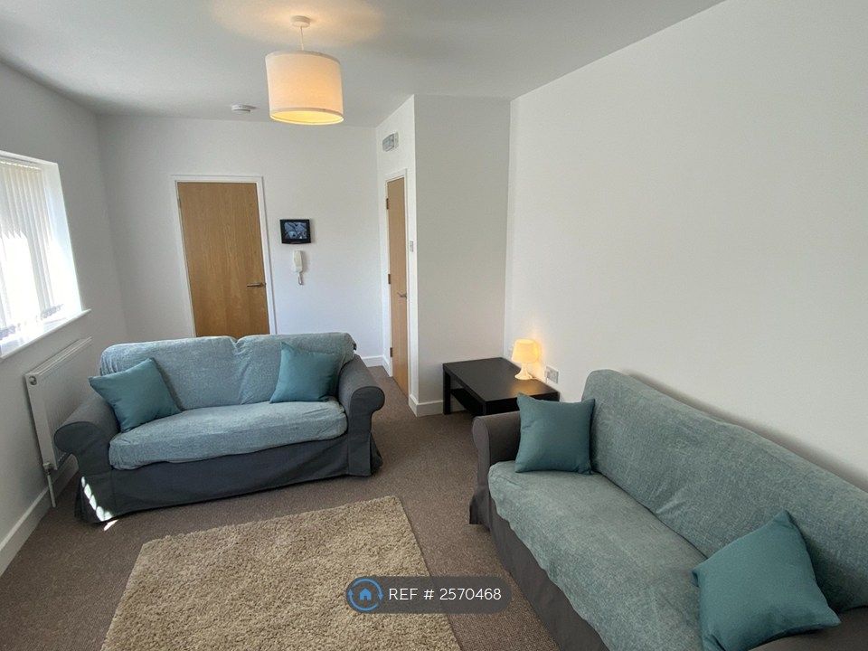 Property photo 1 of 20 Living Room