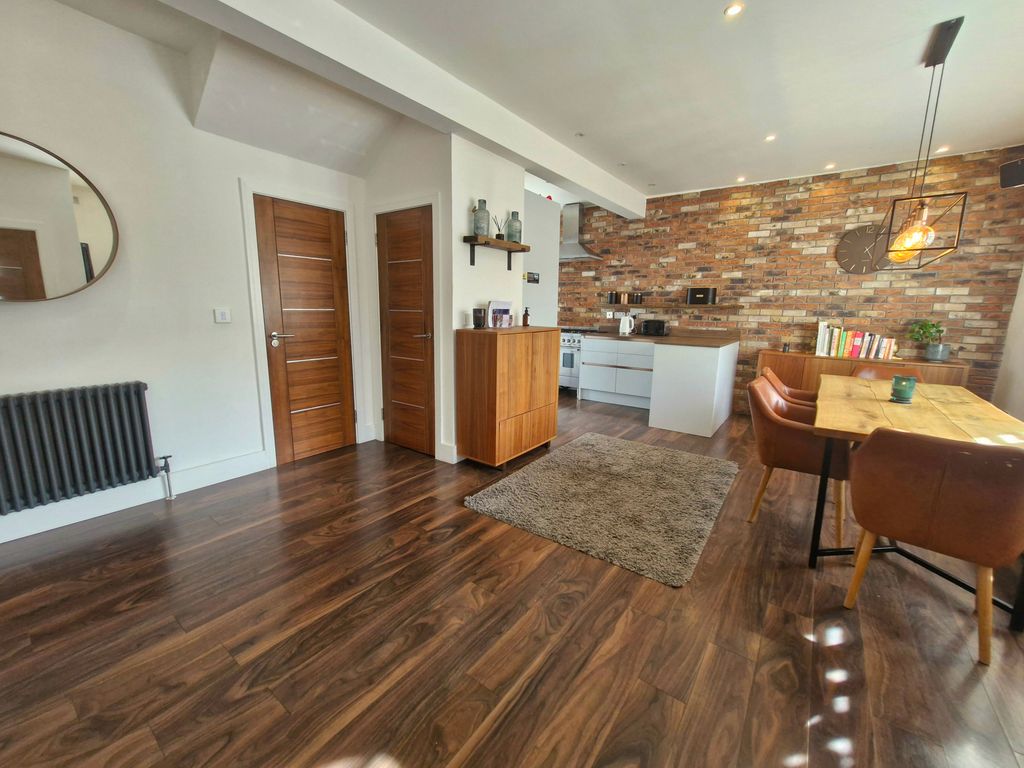 Property photo 2 of 21 Entrance