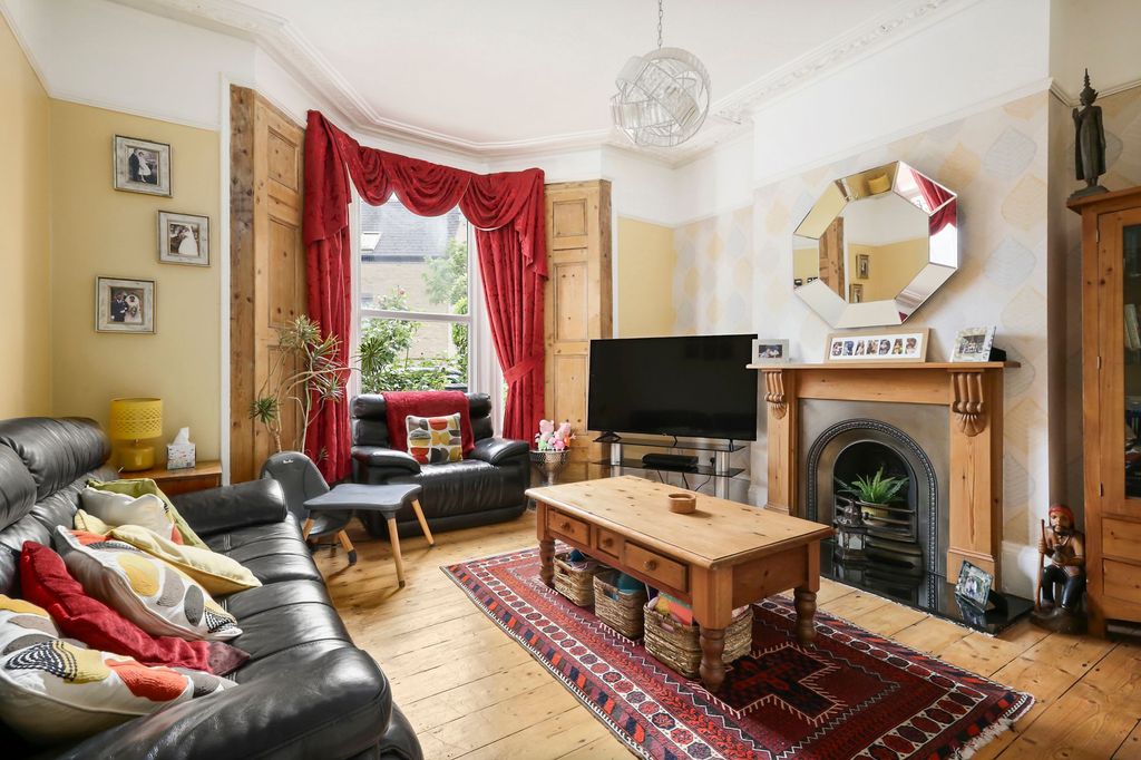 Property photo 3 of 13