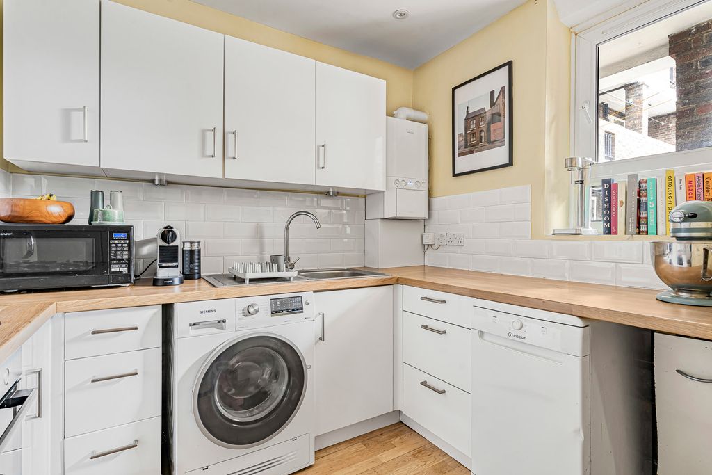 Property photo 2 of 20 Kitchen