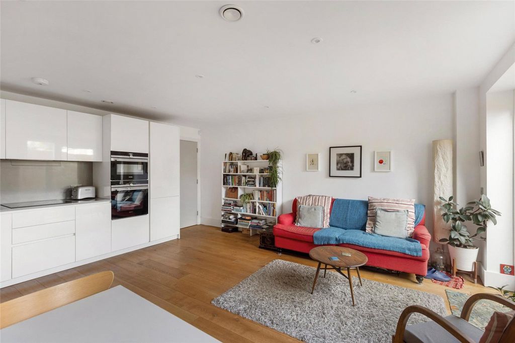 Property photo 3 of 17 Picture No. 02