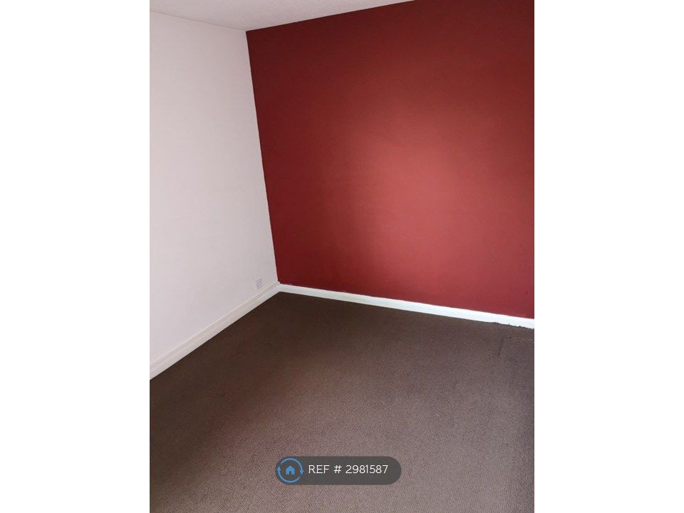 Property photo 3 of 11 Bedroom1_A