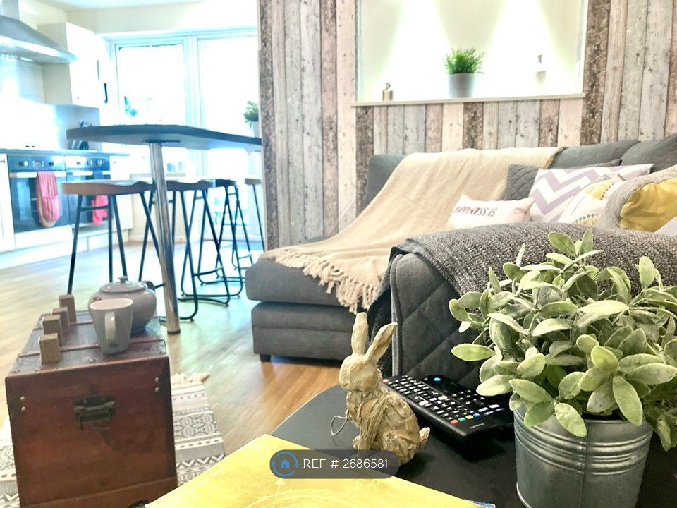 Property photo 2 of 18 Stylish And Comfortable Living