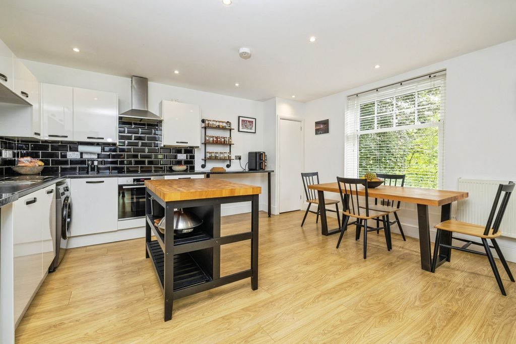 Property photo 3 of 12 Kitchen/Dining Room