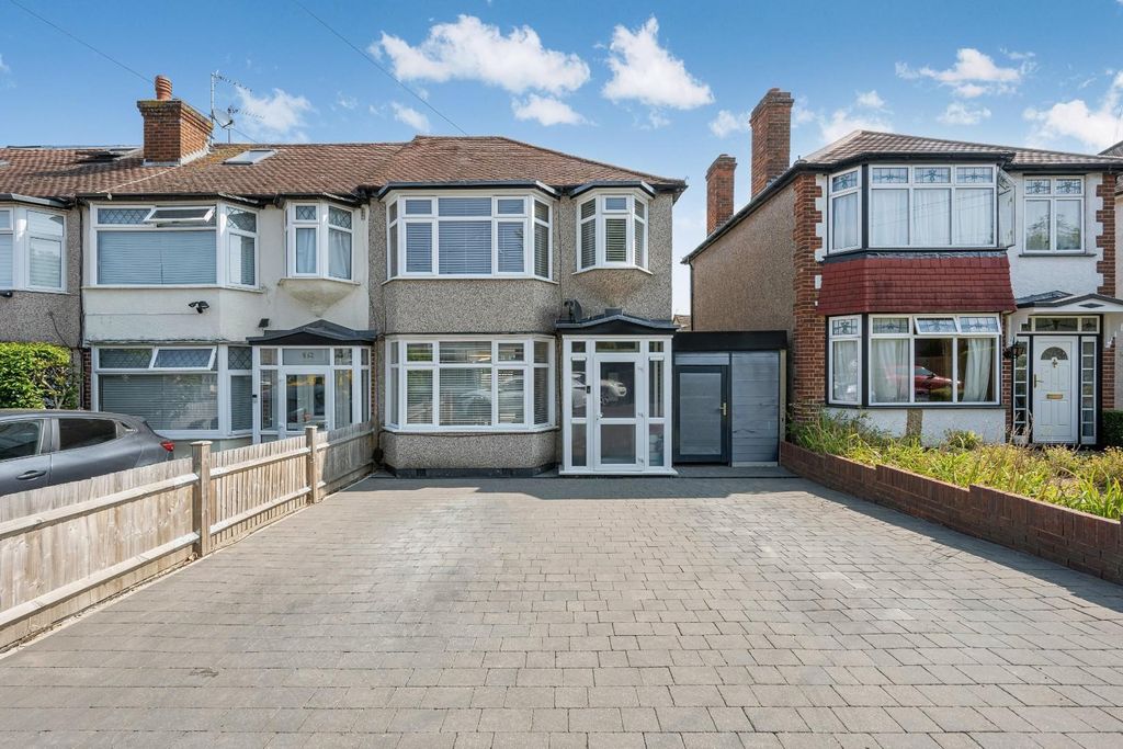 Property photo 1 of 14 Molesey Drive, -46.Jpg