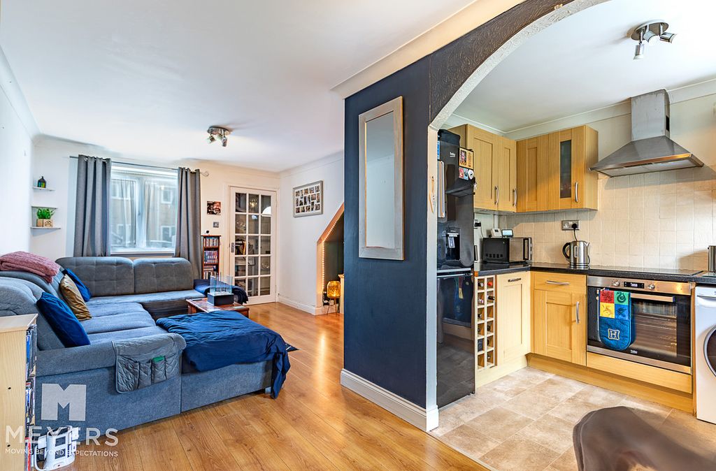 Property photo 2 of 11