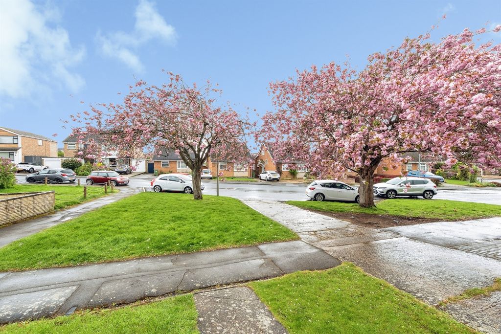 Property photo 2 of 20