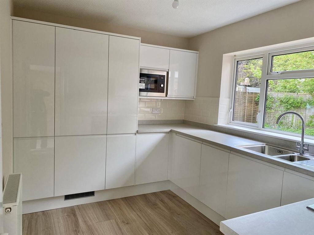 Property photo 3 of 21 Kitchen