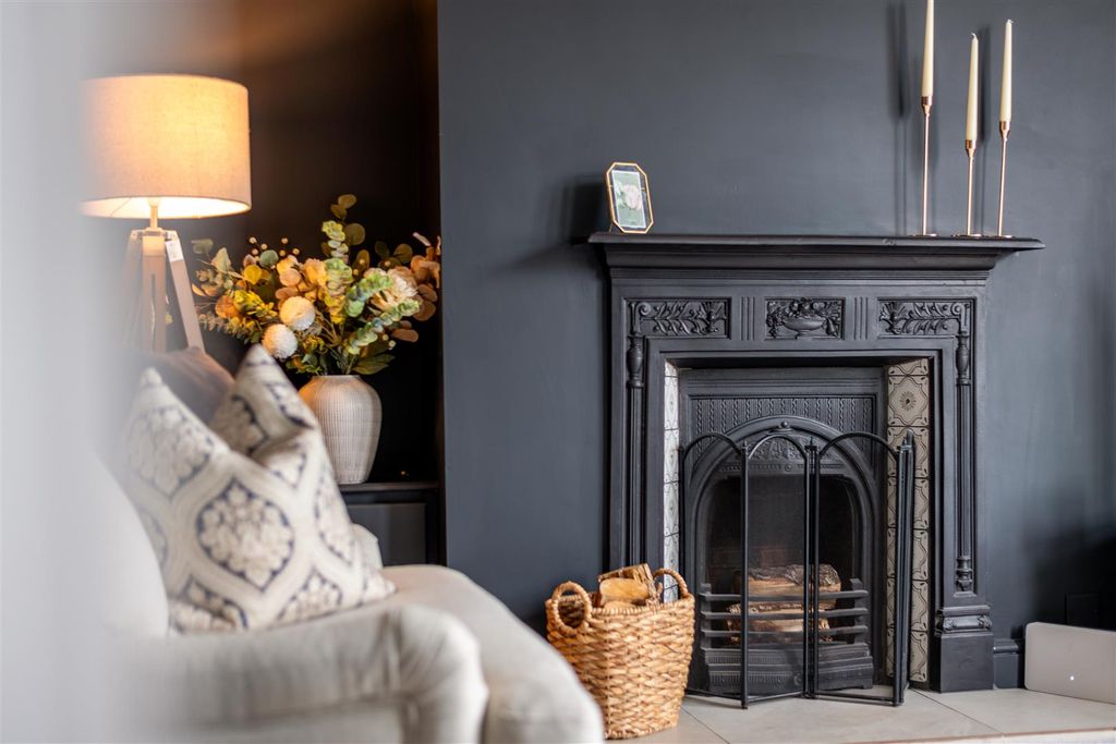 Property photo 3 of 16 102 Albert Road Internals-15.Jpg