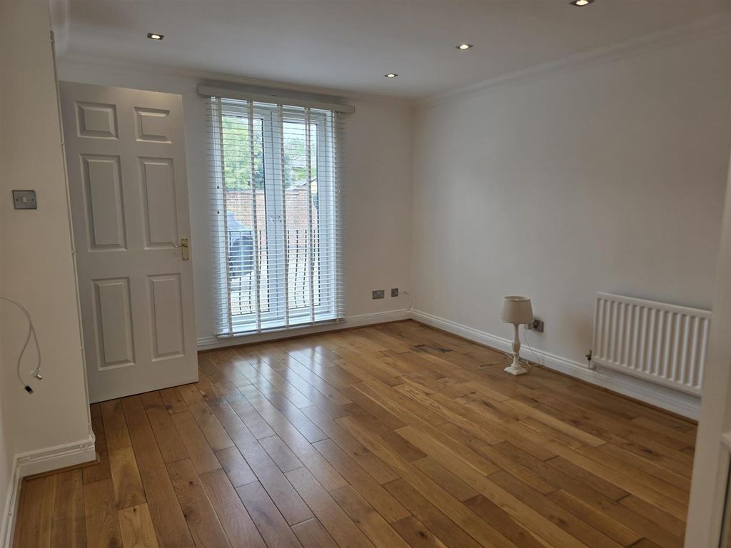 Property photo 2 of 12 1000099271.Jpg