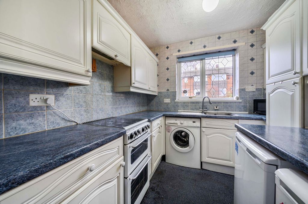 Property photo 3 of 12 1385648-3-69282d9...