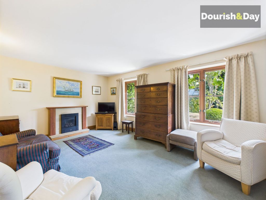 Property photo 2 of 32