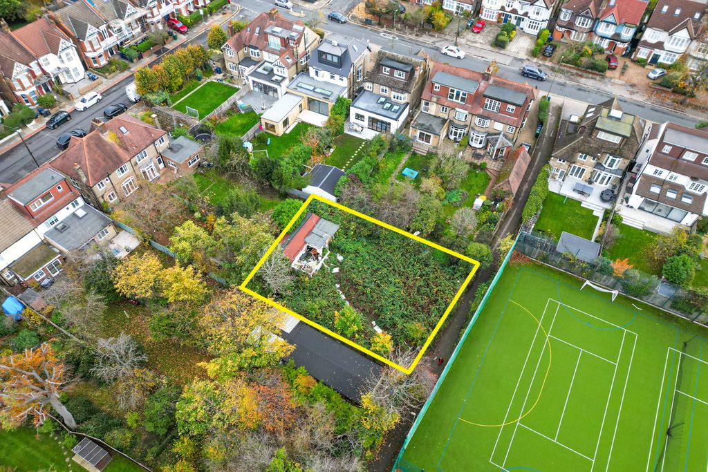 Property photo 1 of 7 Land At 26 The Avenue, Finchley, London, N3 2Fd