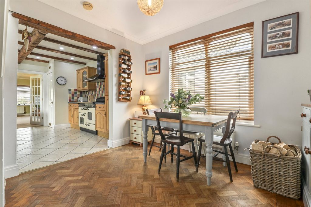 Property photo 2 of 38 Picture No. 12