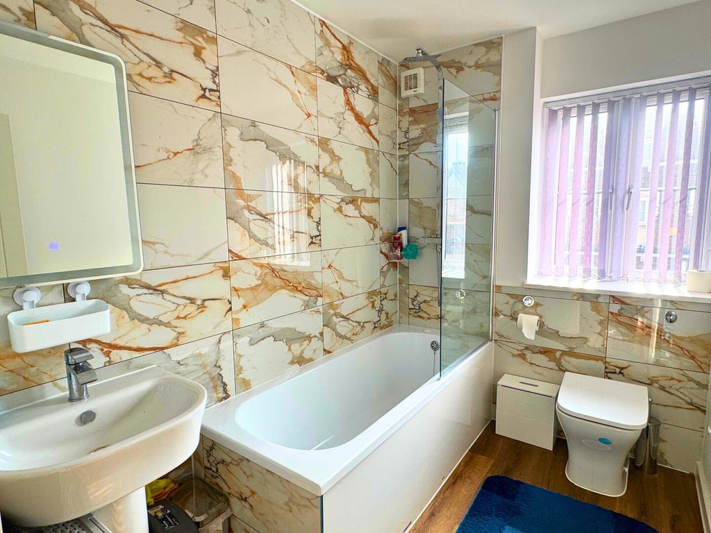 Property photo 3 of 6 Bathroom