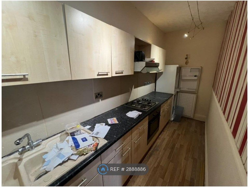 Property photo 3 of 6 Kitchen