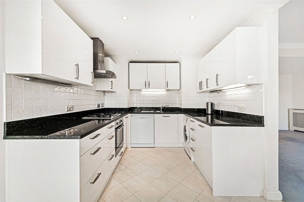 Property photo 2 of 9 Picture No. 11