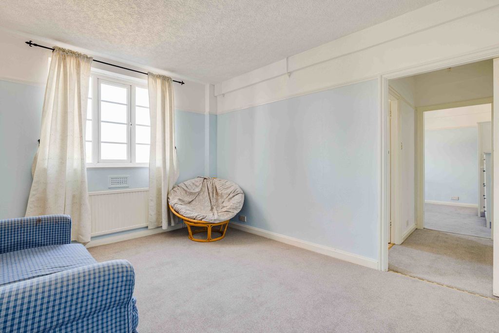 Property photo 2 of 6