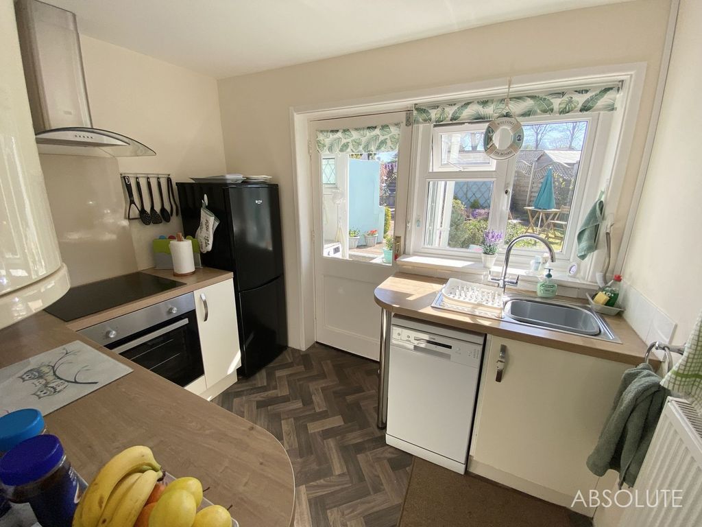 Property photo 3 of 15 Kitchen