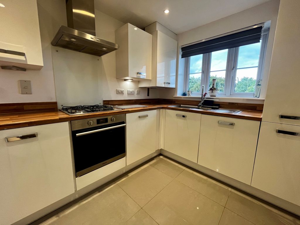 Property photo 2 of 14 Kitchen