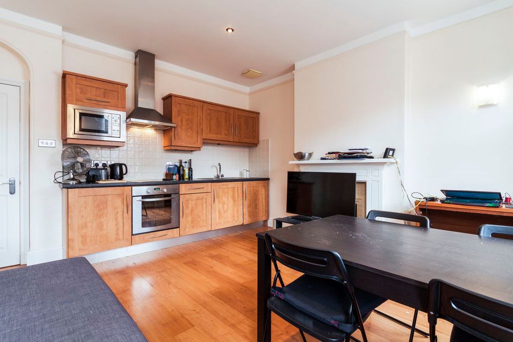 Property photo 2 of 7 11B83B8E-d02E-4B38-8
