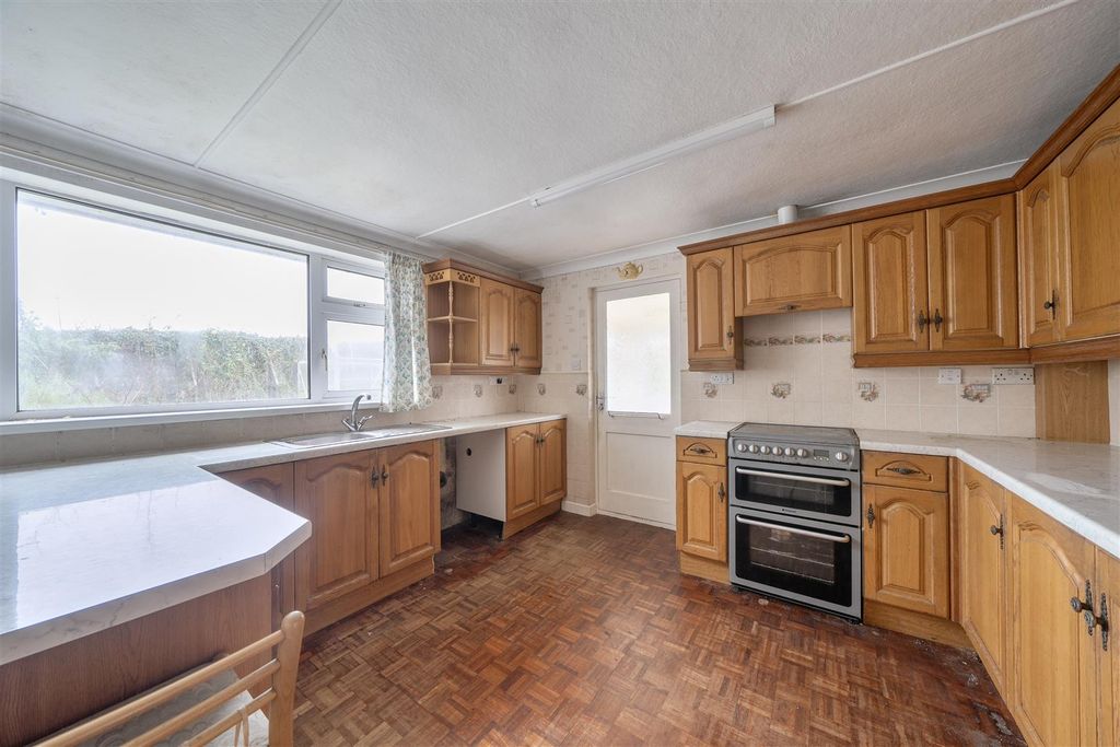 Property photo 2 of 21 Kitchen