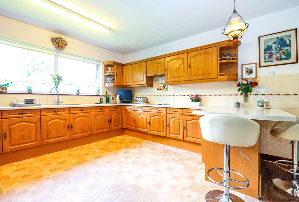 Property photo 2 of 34 Kitchen