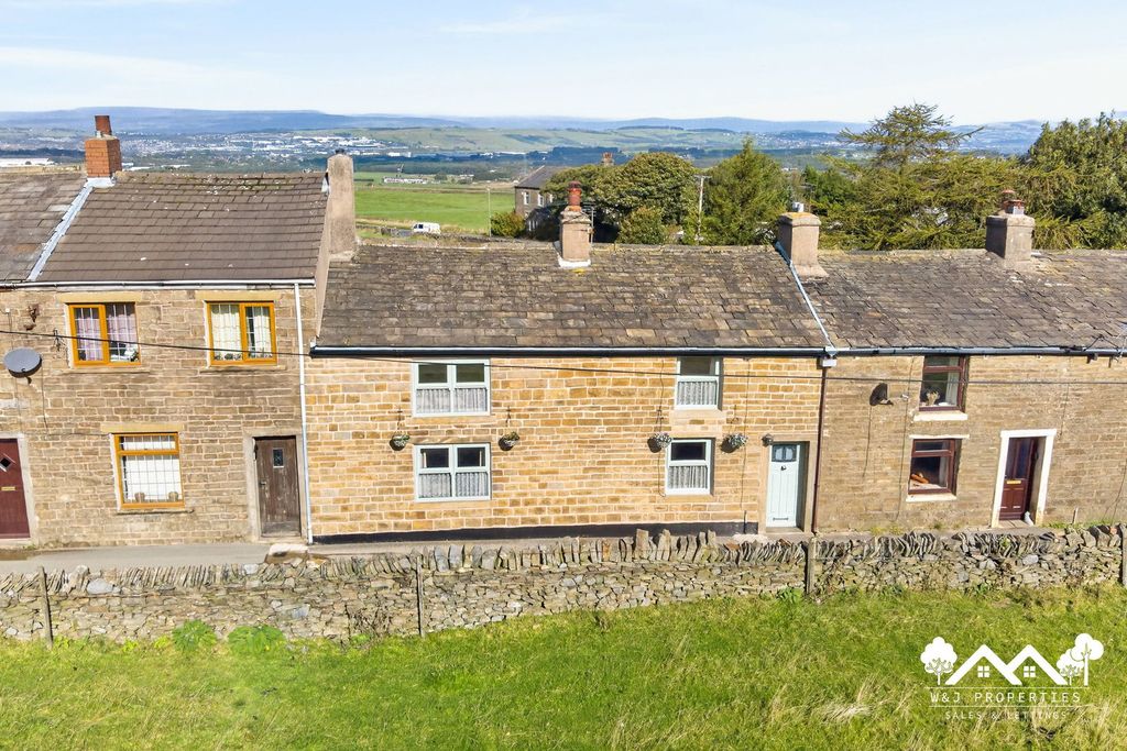 Property photo 2 of 37