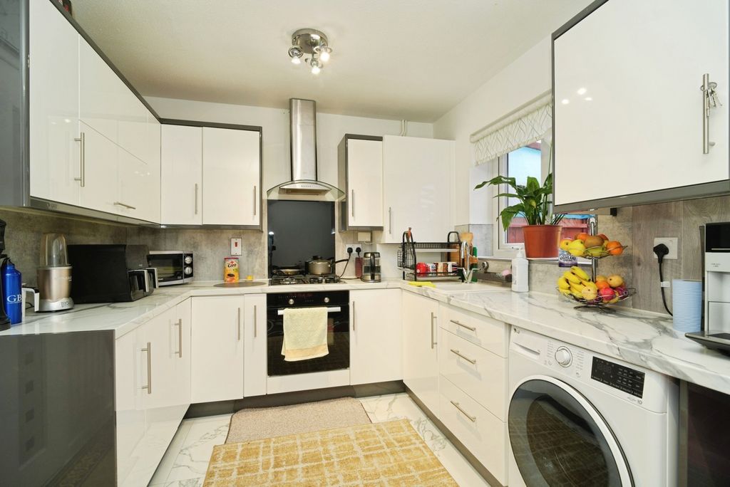 Property photo 2 of 16 Kitchen