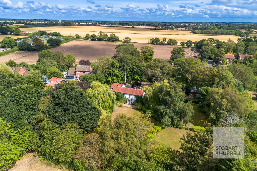 Property photo 1 of 36 Front Aerial