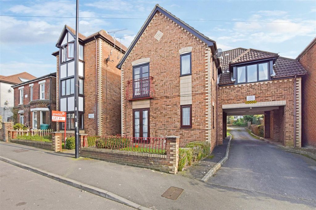 Property photo 1 of 6