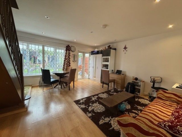 Property photo 2 of 10 7