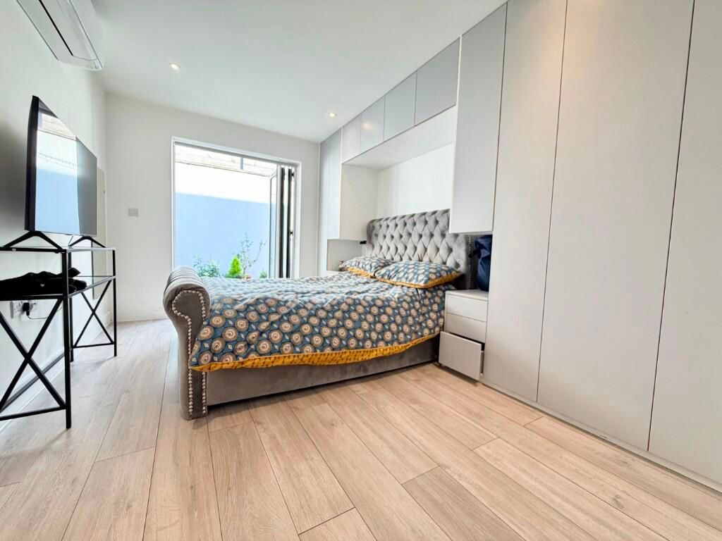 Additional image 4 of 3 bed flat for saleSouth Drive, Coulsdon CR5