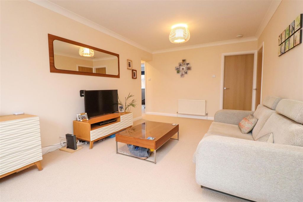 Property photo 3 of 20 Living Room