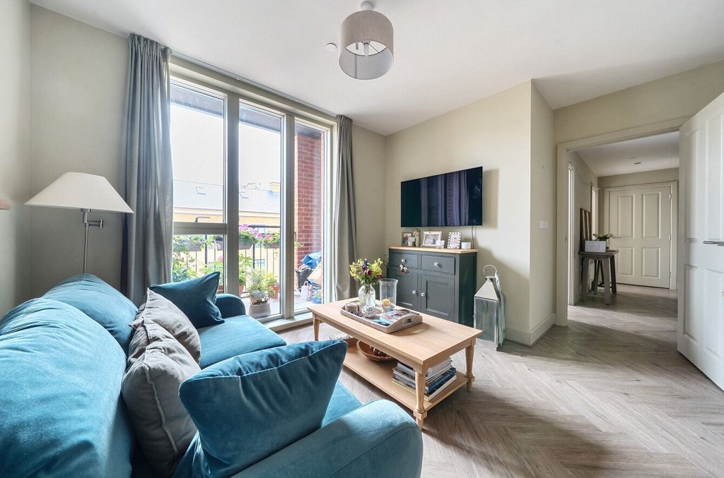 Property photo 2 of 10 1335974-3-689493B...