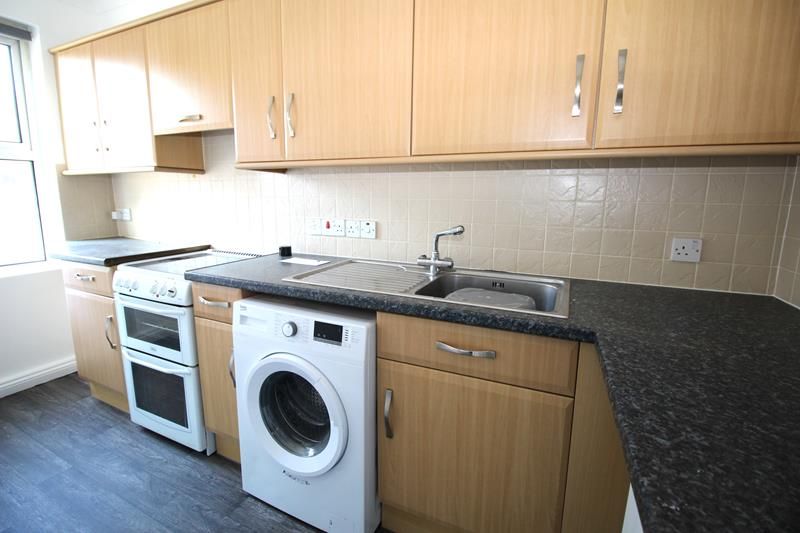 Property photo 3 of 6 Kitchen