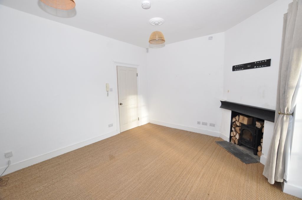 Property photo 3 of 35