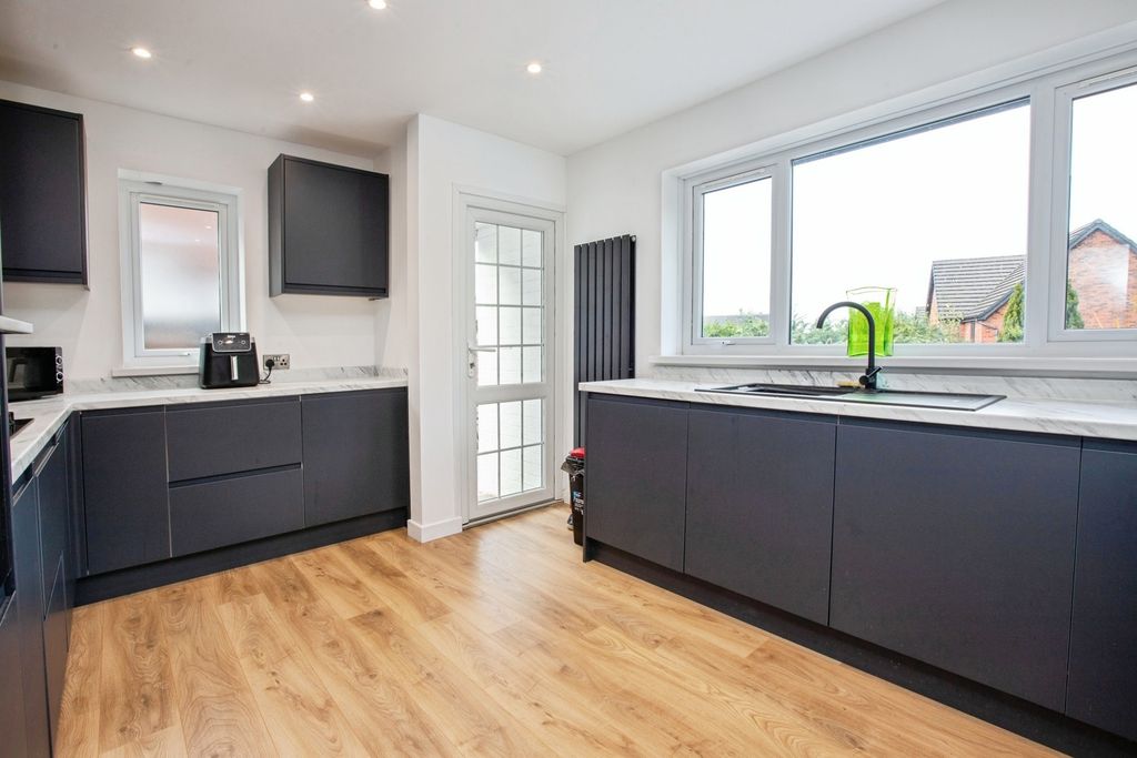 Property photo 3 of 19 Pbox-Img.Jpg