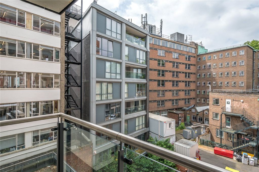 Property photo 3 of 10 Balcony